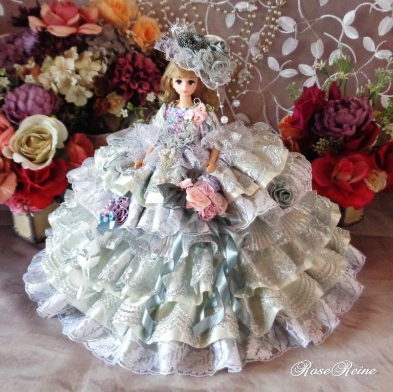 ベルサイユの薔薇 クリスタルの幻想 プラチナローズの豪華12段フリルドールドレス