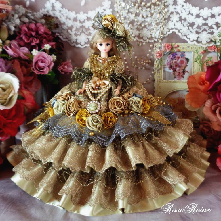 ベルサイユの薔薇 アンティークゴールドが奏でる荘厳なシルエットドールドレス