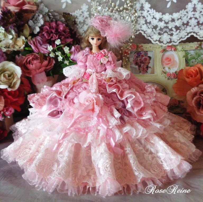 ベルサイユの薔薇 ローズピンクの可憐なグラデーション 凛としたプリンセスドールドレス