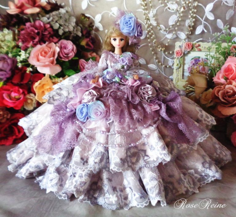 エリザベス女王 薔薇のほほえみ パープルシルバーのボリュームフリルドールドレス